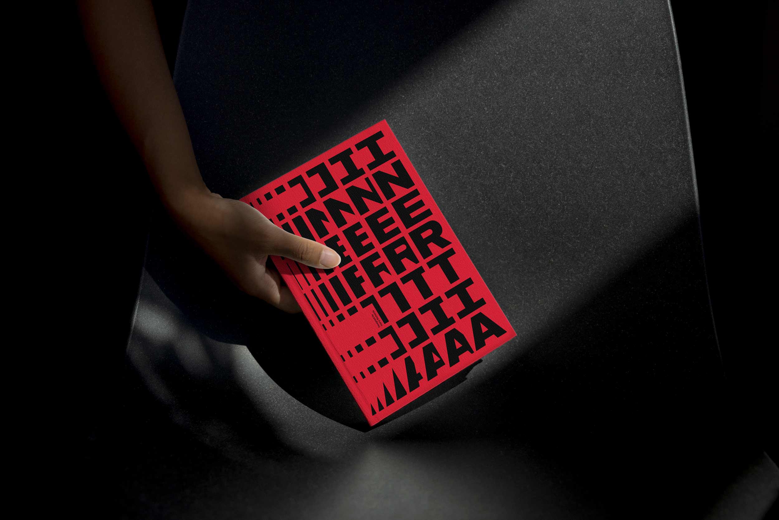 BOOK-MOCKUP-010