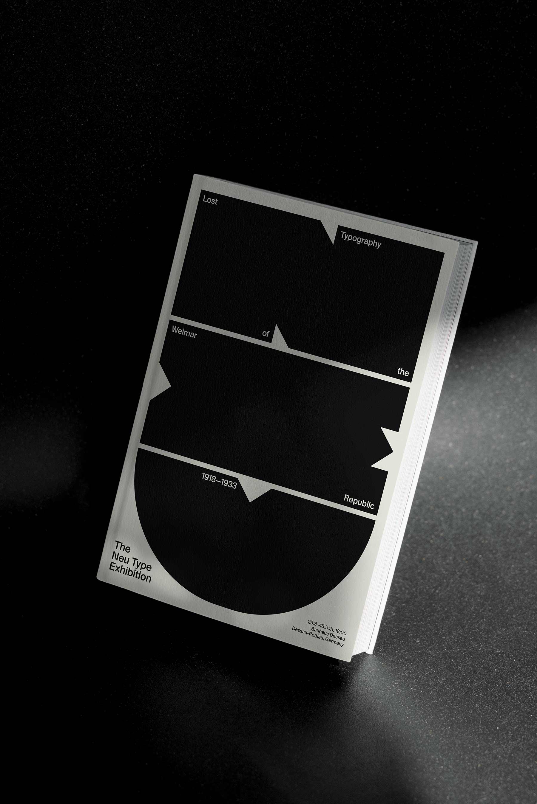 BOOK-MOCKUP-08