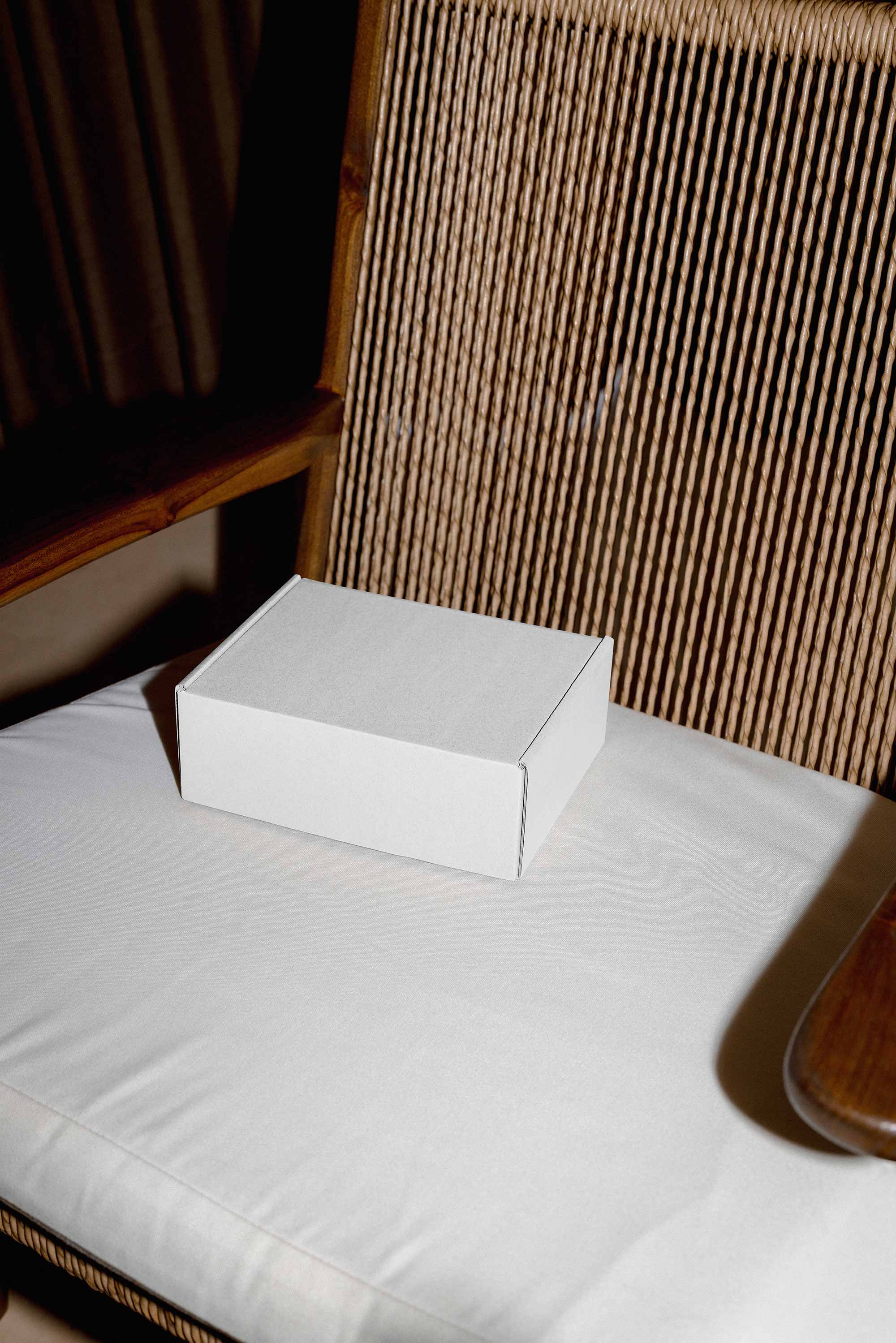 BOX-MOCKUP-04 - Image 2
