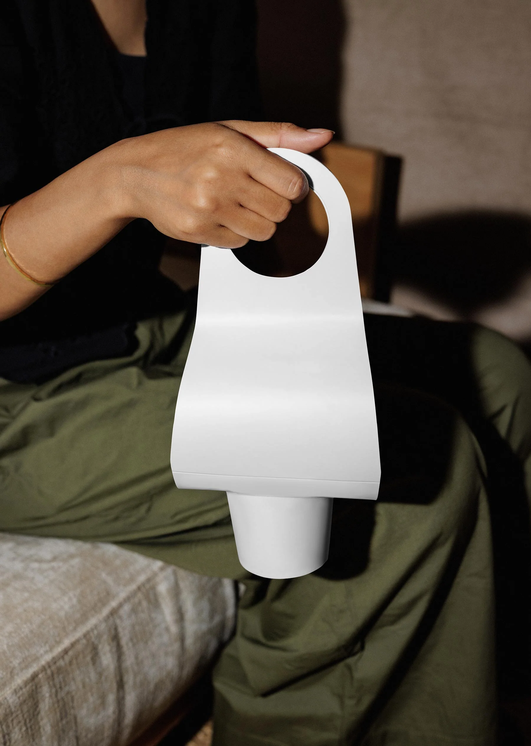 COFFEE-HOLDER-MOCKUP-01 - Image 3