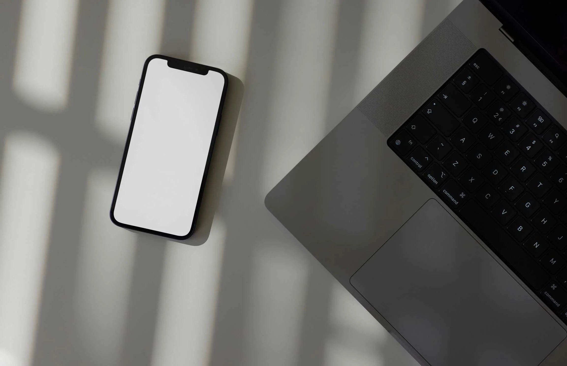 IPHONE-MOCKUP-09 - Image 2