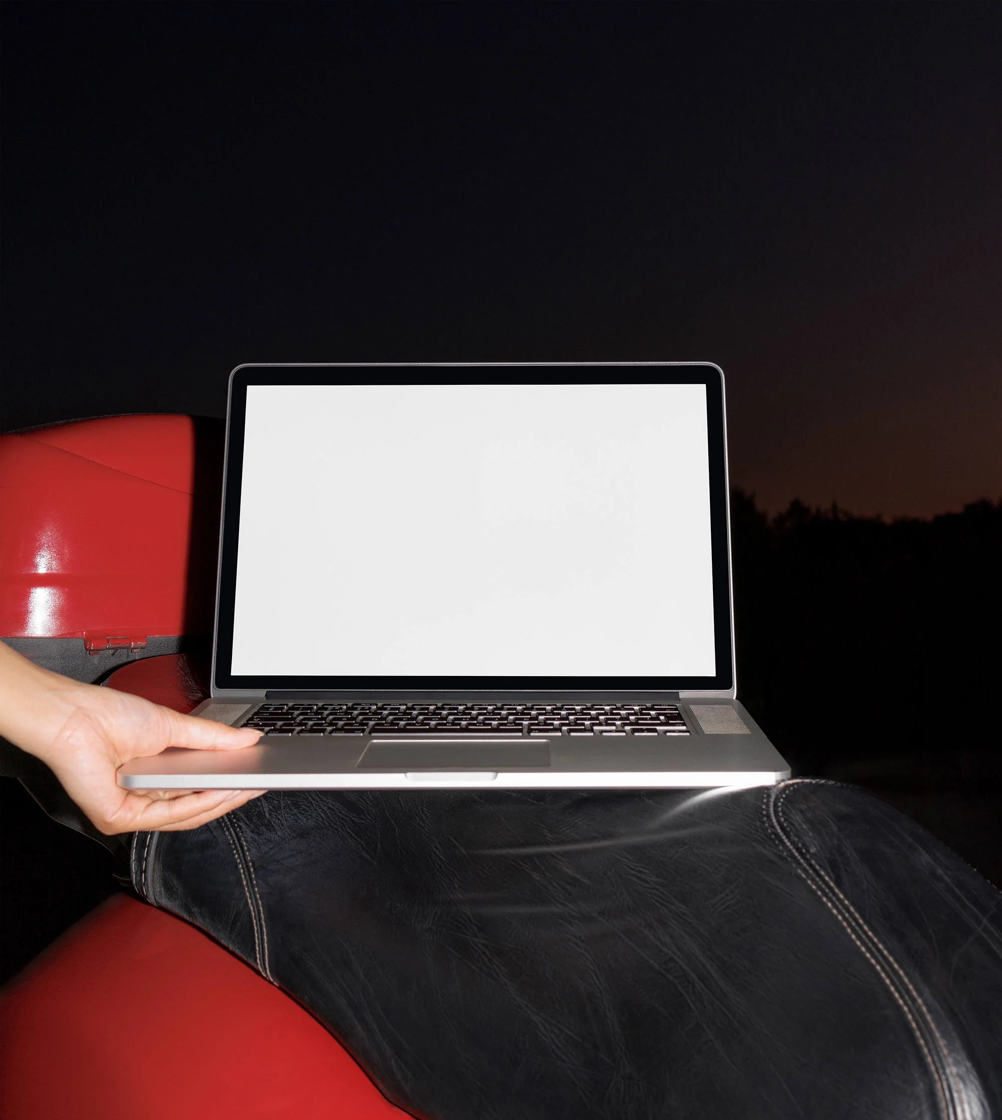 MACBOOK-MOCKUP-016 - Image 2