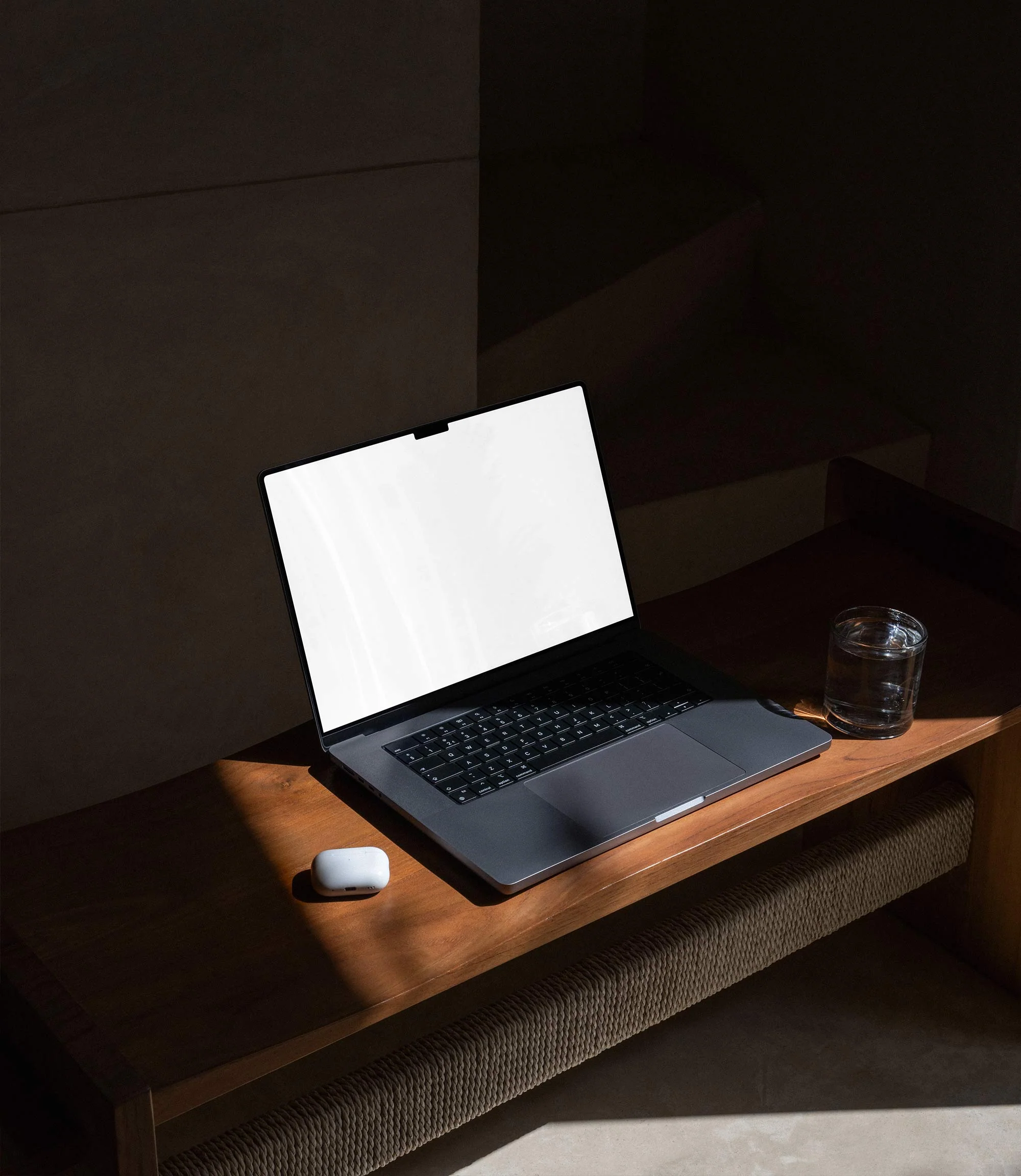 MACBOOK-MOCKUP-021 - Image 2