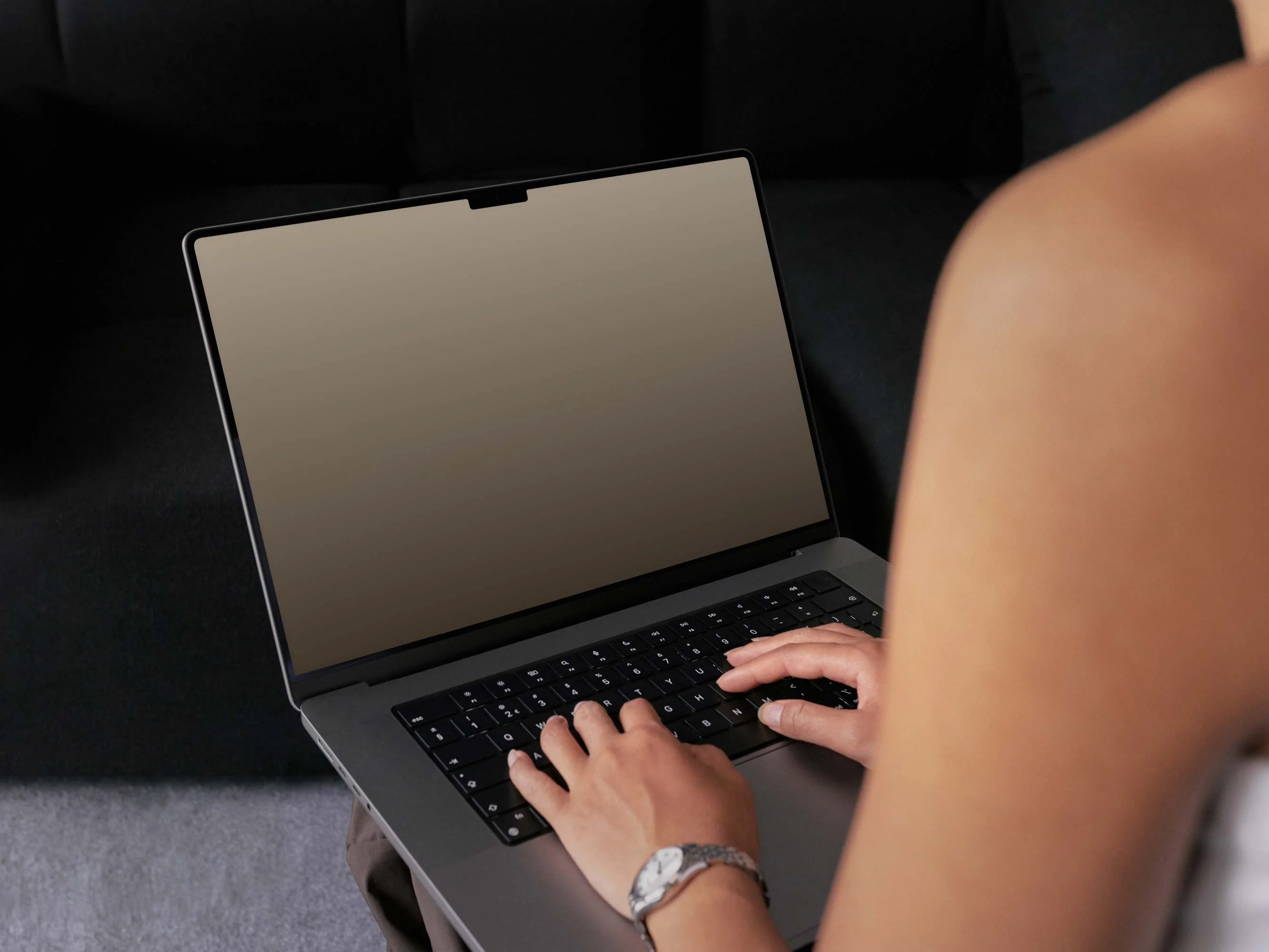 MACBOOK-MOCKUP-04 - Image 4