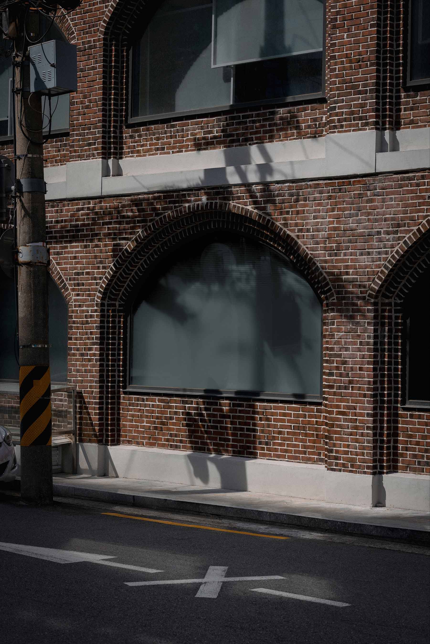 STOREFRONT-MOCKUP-01 - Image 2